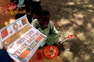 Afrika Kamerun yemek dağıtımı Eylül 2022 Yetimi yoksulu gozetenler derneği 