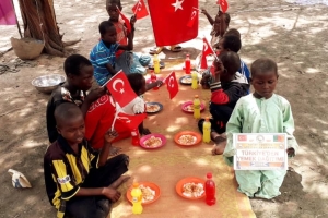 Afrika Kamerun yemek dağıtımı Eylül 2022 Yetimi yoksulu gozetenler derneği 