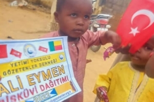 Afrika BENİN'DE yetim yoksul çocuklara bisküvi dağıtımı Eylül 2022