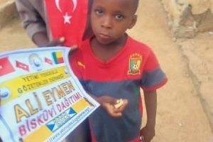 Afrika BENİN'DE yetim yoksul çocuklara bisküvi dağıtımı Eylül 2022