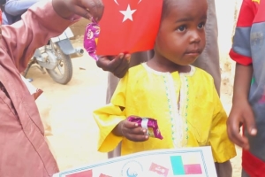 Afrika BENİN'DE yetim yoksul çocuklara bisküvi dağıtımı Eylül 2022