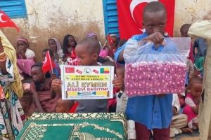 Afrika BENİN'DE yetim yoksul çocuklara bisküvi dağıtımı Eylül 2022