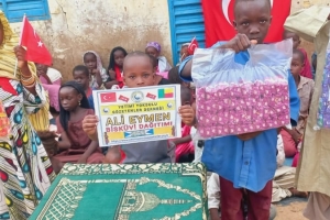 Afrika BENİN'DE yetim yoksul çocuklara bisküvi dağıtımı Eylül 2022