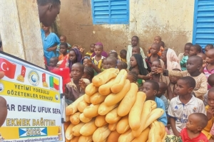 Afrika BENİN'DE yetim yoksul ailelere Ekmek Dağıtımı yapıldı Eylül 2022