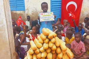 Afrika BENİN'DE yetim yoksul ailelere Ekmek Dağıtımı yapıldı Eylül 2022
