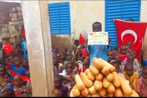 Afrika BENİN'DE yetim yoksul ailelere Ekmek Dağıtımı yapıldı Eylül 2022