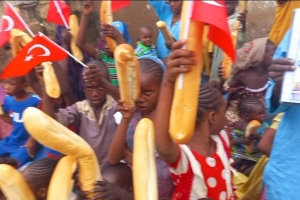 Afrika BENİN'DE yetim yoksul ailelere Ekmek Dağıtımı yapıldı Eylül 2022