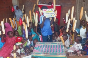 Afrika BENİN'DE yetim yoksul ailelere Ekmek Dağıtımı yapıldı Eylül 2022