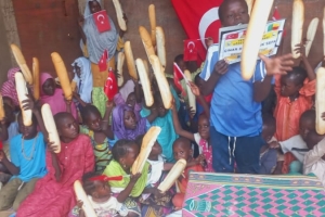 Afrika BENİN'DE yetim yoksul ailelere Ekmek Dağıtımı yapıldı Eylül 2022