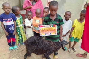 Afrika Kamerun Adak kurbani kesilip yetim yoksul ailelere dağıtıldı Eylül 2022