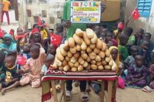 Ekmek dağıtımlarımız devam ediyor Bugün Afrika Benin de yetim ve yoksul ailelere dağıtıldı Eylül 2022