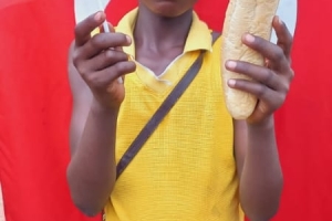 Ekmek dağıtımlarımız devam ediyor Bugün Afrika Benin de yetim ve yoksul ailelere dağıtıldı Eylül 2022