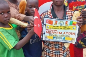 Ekmek dağıtımlarımız devam ediyor Bugün Afrika Benin de yetim ve yoksul ailelere dağıtıldı Eylül 2022