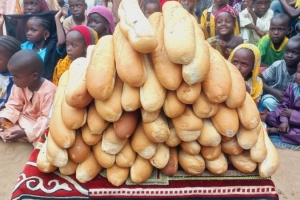 Ekmek dağıtımlarımız devam ediyor Bugün Afrika Benin de yetim ve yoksul ailelere dağıtıldı Eylül 2022