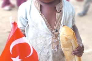 Yetim ve yoksul ailelere ekmek dağıtımlarımız devam ediyor Bugün Afrika Beninde dağıtım yapıldı Eylül 2022