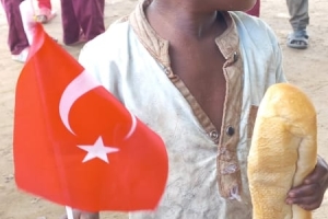 Yetim ve yoksul ailelere ekmek dağıtımlarımız devam ediyor Bugün Afrika Beninde dağıtım yapıldı Eylül 2022