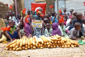 Yetim ve yoksul ailelere ekmek dağıtımlarımız devam ediyor Bugün Afrika Beninde dağıtım yapıldı Eylül 2022