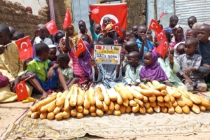 Yetim ve yoksul ailelere ekmek dağıtımlarımız devam ediyor Bugün Afrika Beninde dağıtım yapıldı Eylül 2022