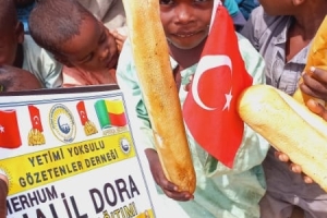 Yetim ve yoksul ailelere ekmek dağıtımlarımız devam ediyor Bugün Afrika Beninde dağıtım yapıldı Eylül 2022
