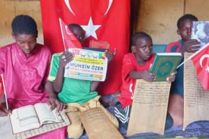 Yurtdışı Afrika Benin de Medrese öğrencilerine Kur'an-ı Kerim dağıtımı yapıldı Eylül 2022