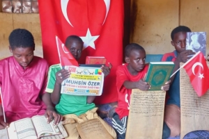 Yurtdışı Afrika Benin de Medrese öğrencilerine Kur'an-ı Kerim dağıtımı yapıldı Eylül 2022