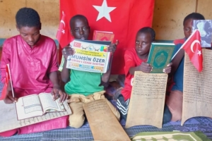 Yurtdışı Afrika Benin de Medrese öğrencilerine Kur'an-ı Kerim dağıtımı yapıldı Eylül 2022