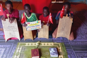 Yurtdışı Afrika Benin de Medrese öğrencilerine Kur'an-ı Kerim dağıtımı yapıldı Eylül 2022