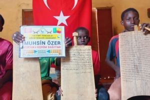 Yurtdışı Afrika Benin de Medrese öğrencilerine Kur'an-ı Kerim dağıtımı yapıldı Eylül 2022