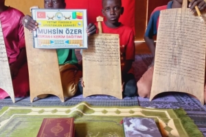 Yurtdışı Afrika Benin de Medrese öğrencilerine Kur'an-ı Kerim dağıtımı yapıldı Eylül 2022