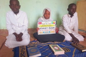 Yurtdışı Afrika Benin de Medrese öğrencilerine Kur'an-ı Kerim dağıtımı yapıldı Eylül 2022