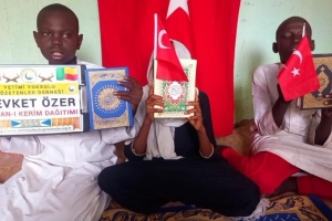 Yurtdışı Afrika Benin de Medrese öğrencilerine Kur'an-ı Kerim dağıtımı yapıldı Eylül 2022