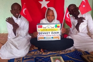 Yurtdışı Afrika Benin de Medrese öğrencilerine Kur'an-ı Kerim dağıtımı yapıldı Eylül 2022