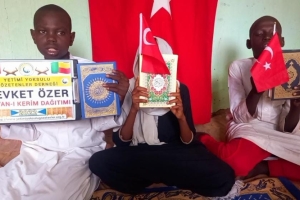 Yurtdışı Afrika Benin de Medrese öğrencilerine Kur'an-ı Kerim dağıtımı yapıldı Eylül 2022