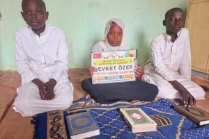 Yurtdışı Afrika Benin de Medrese öğrencilerine Kur'an-ı Kerim dağıtımı yapıldı Eylül 2022