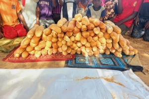 Afrika Benin'de yetim ve yoksul ailelere ekmek dağıtımı yapıldı Yetimi ve yoksulu gözetenler Derneği Eylül 2022