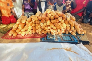 Afrika Benin'de yetim ve yoksul ailelere ekmek dağıtımı yapıldı Yetimi ve yoksulu gözetenler Derneği Eylül 2022