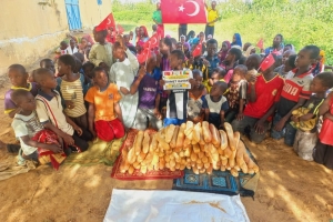 Afrika Benin'de yetim ve yoksul ailelere ekmek dağıtımı yapıldı Yetimi ve yoksulu gözetenler Derneği Eylül 2022