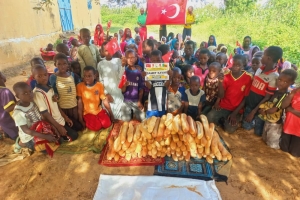 Afrika Benin'de yetim ve yoksul ailelere ekmek dağıtımı yapıldı Yetimi ve yoksulu gözetenler Derneği Eylül 2022