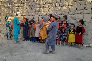 Mahmut efendi hazretleri adına Afganistan'da ekmek dağıtımında bulunduk