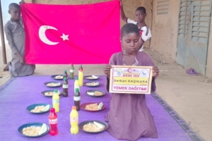 Afrika Kamerun yetim ve yoksul çocuklara yemek dağıtımı yapıldı Ekim 2022