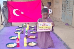 Afrika Kamerun yetim ve yoksul çocuklara yemek dağıtımı yapıldı Ekim 2022