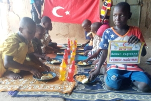 Afrika Kamerun yetim ve yoksul çocuklara yemek dağıtımı yapıldı Ekim 2022