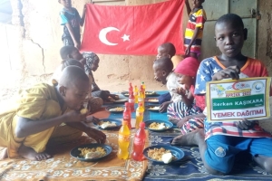 Afrika Kamerun yetim ve yoksul çocuklara yemek dağıtımı yapıldı Ekim 2022
