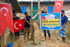 Arakan kampları Merhume FATMA Õzbudak su kuyusu sondaj ve suyun bulunması kuyu taşı yapilmasi