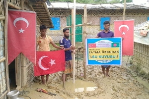 Arakan kampları Merhume FATMA Õzbudak su kuyusu sondaj ve suyun bulunması kuyu taşı yapilmasi