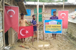 Arakan kampları Merhume FATMA Õzbudak su kuyusu sondaj ve suyun bulunması kuyu taşı yapilmasi