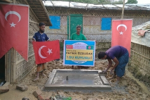 Arakan kampları Merhume FATMA Õzbudak su kuyusu sondaj ve suyun bulunması kuyu taşı yapilmasi