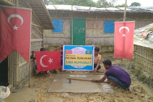 Arakan kampları Merhume FATMA Õzbudak su kuyusu sondaj ve suyun bulunması kuyu taşı yapilmasi