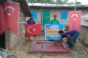 Arakan kampları Merhume FATMA Õzbudak su kuyusu sondaj ve suyun bulunması kuyu taşı yapilmasi