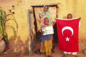 Afrika Kamerunun yoksul köylerindeki ailelere kurban eti dağıtımında bulunduk Ekim 2022